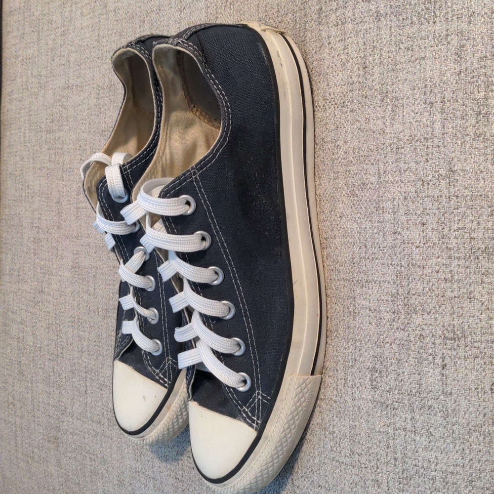 Converse navy blue low tops size 10